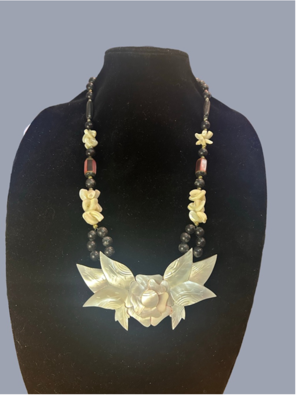 Women's mother of pearl Necklace 20” Black White Shell Beaded